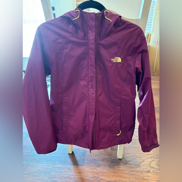 The North Face Jackets & Blazers - The North Face Jacket Purple Lightweight Hood Size Medium Womens EUC Fall Rain